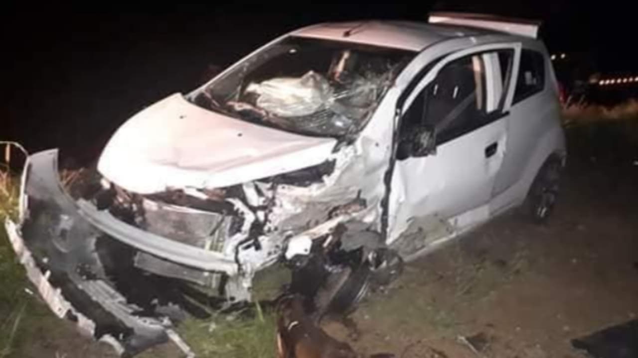 El cantante iba a bordo de un Chrysler 300 Limited 2018. El coche que lo impactó en la carretera de Mazatlán era un Chevrolet Beat.