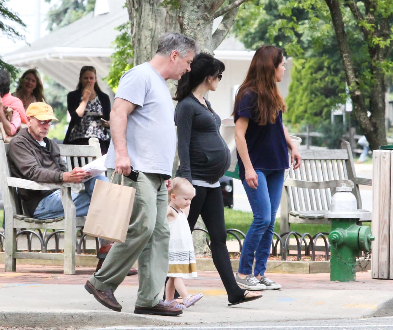 Carmen era la más fresca, con un vestidito que la hacía lucir alegre.