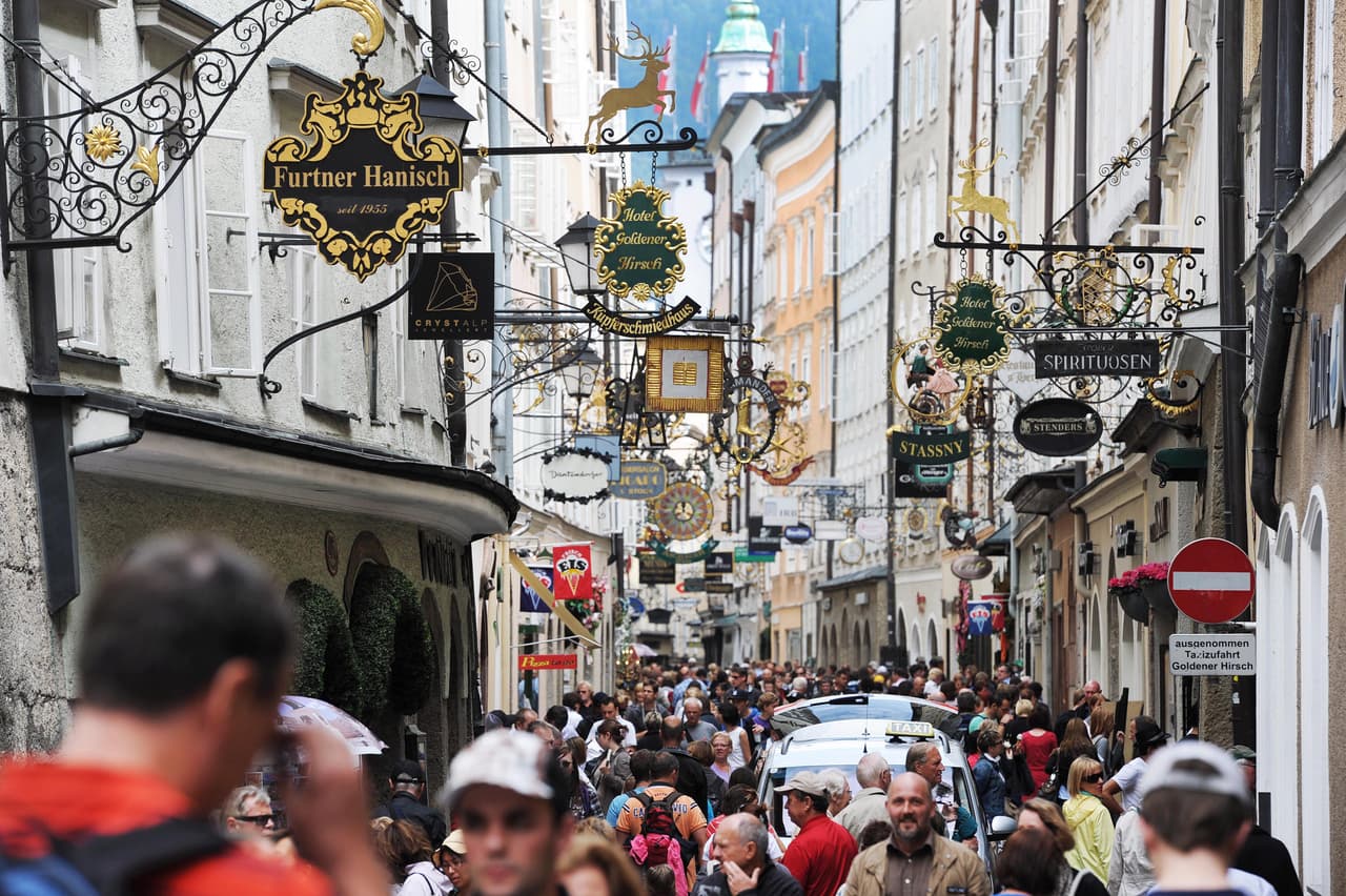 <h3 class="cms-H3-H3">16. Austria</h3>
<br>
<br>🌎 
<b>Renta Nacional Bruta (RNB) per cápita: </b>$58,940
<br>
<br>🌎
<b> Producto Interno Bruto (PIB) de 2020: </b>$491,300 millones.
<br>
<br>🌎 
<b>Población:</b> 8.9 millones.
<br>
<br>🌎 
<b>Esperanza de vida:</b> 81.8 años.
<br>