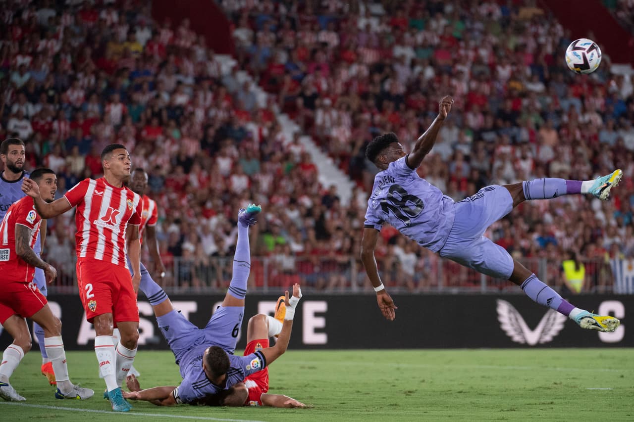 Real Madrid sufrió pero terminó derrotando al Almería con un golazo de David Alaba que entró de cambio para salvar a su equipo.