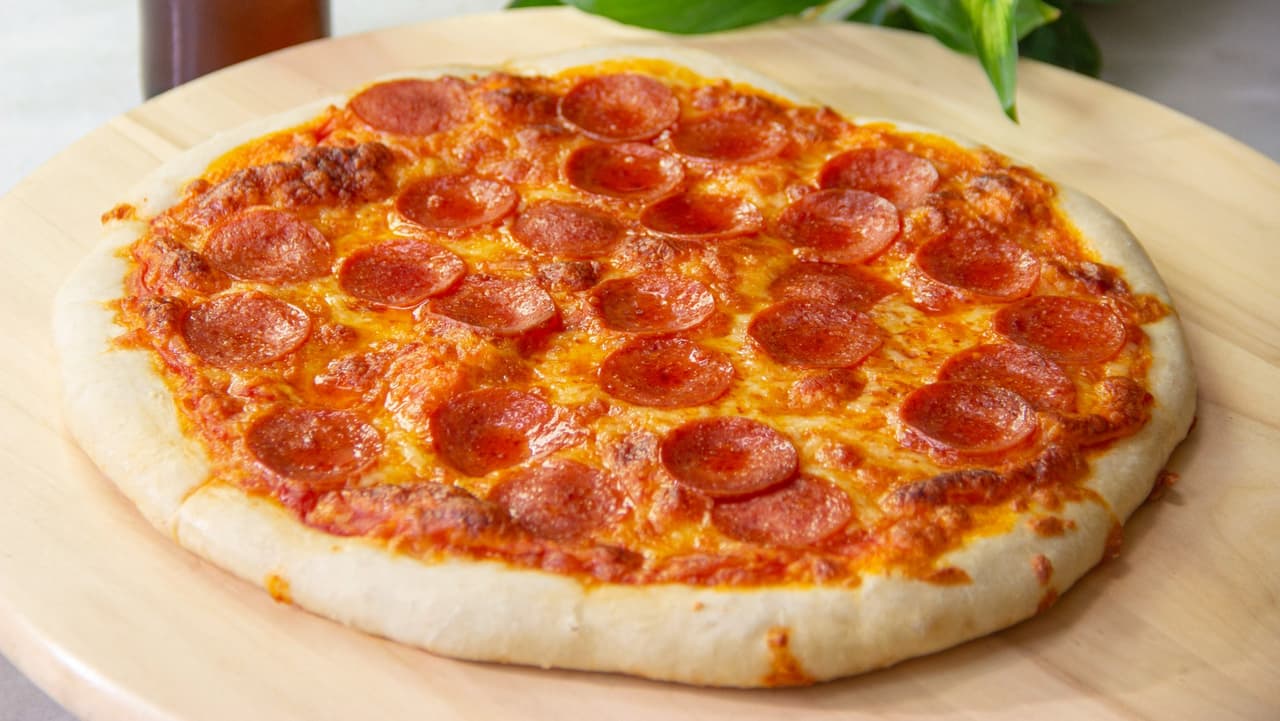 Pizza de pepperoni casera 