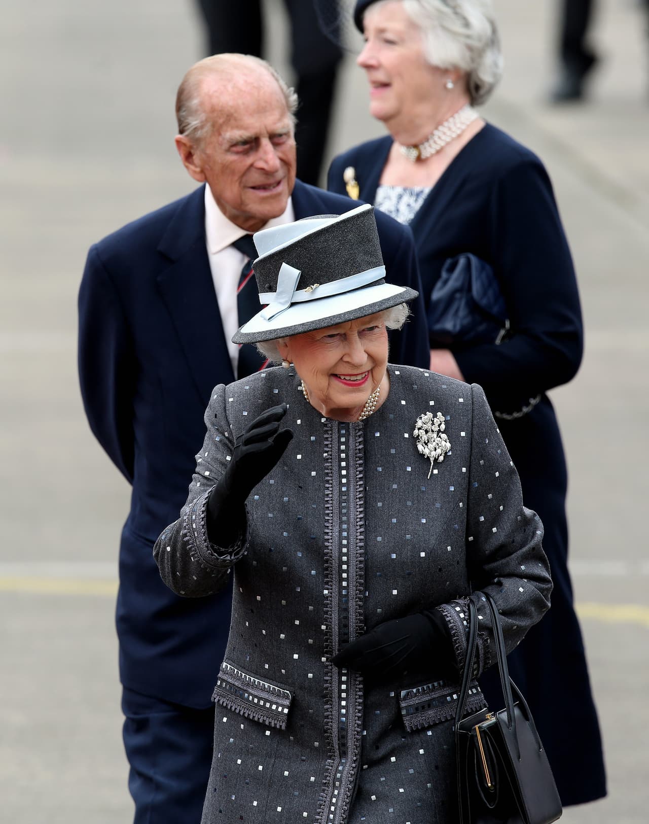 Business Insider afirmó que gran parte del patrimonio neto proviene de The Crown Estate, que incluye el Palacio de Buckingham y las joyas de la corona, aunque estos le pertenecen al gobierno británico.