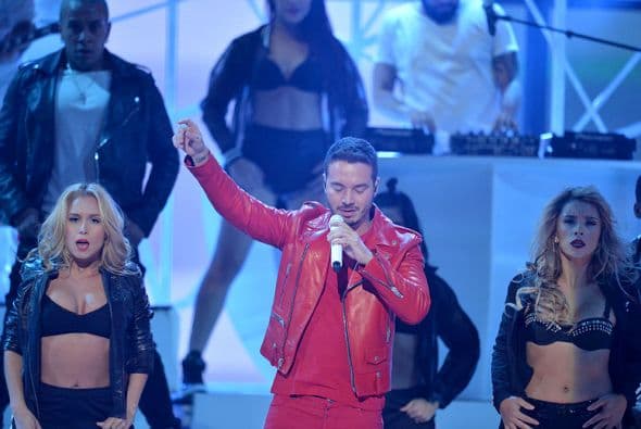 Prendió el escenario con su música.