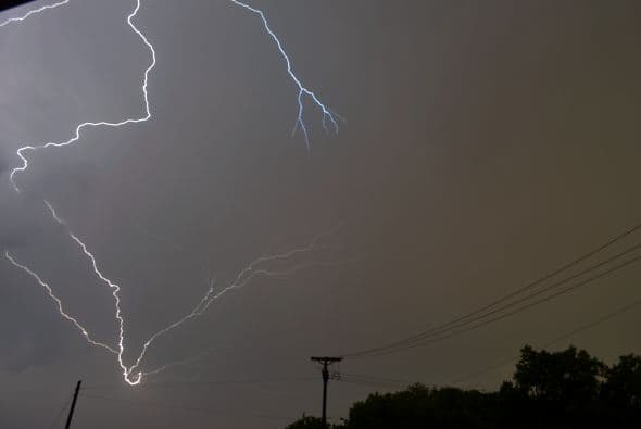 Alertan sobre un tiempo severo con posibilidades de granizos y tornados en el área de Houston