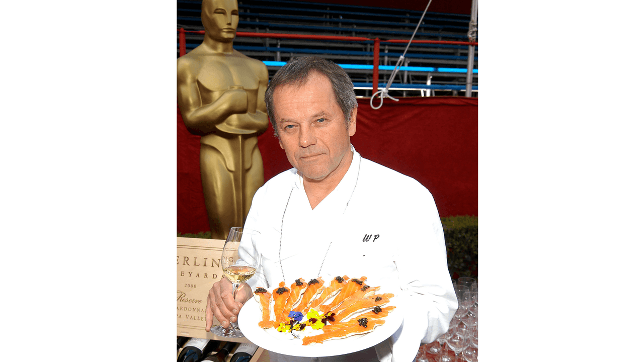 Wolfgang Puck es el chef a cargo del menú de los Oscar.
