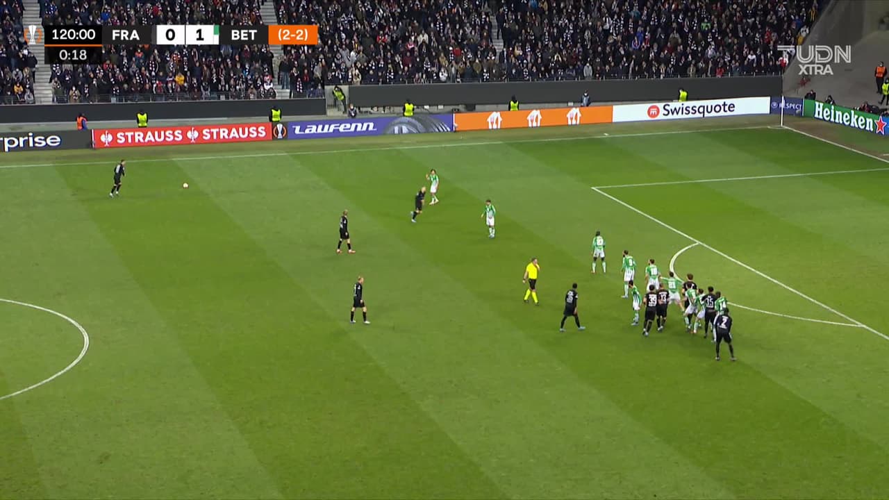 ¡AUTOGOL! de Guido Rodríguez para Eintracht Frankfurt.