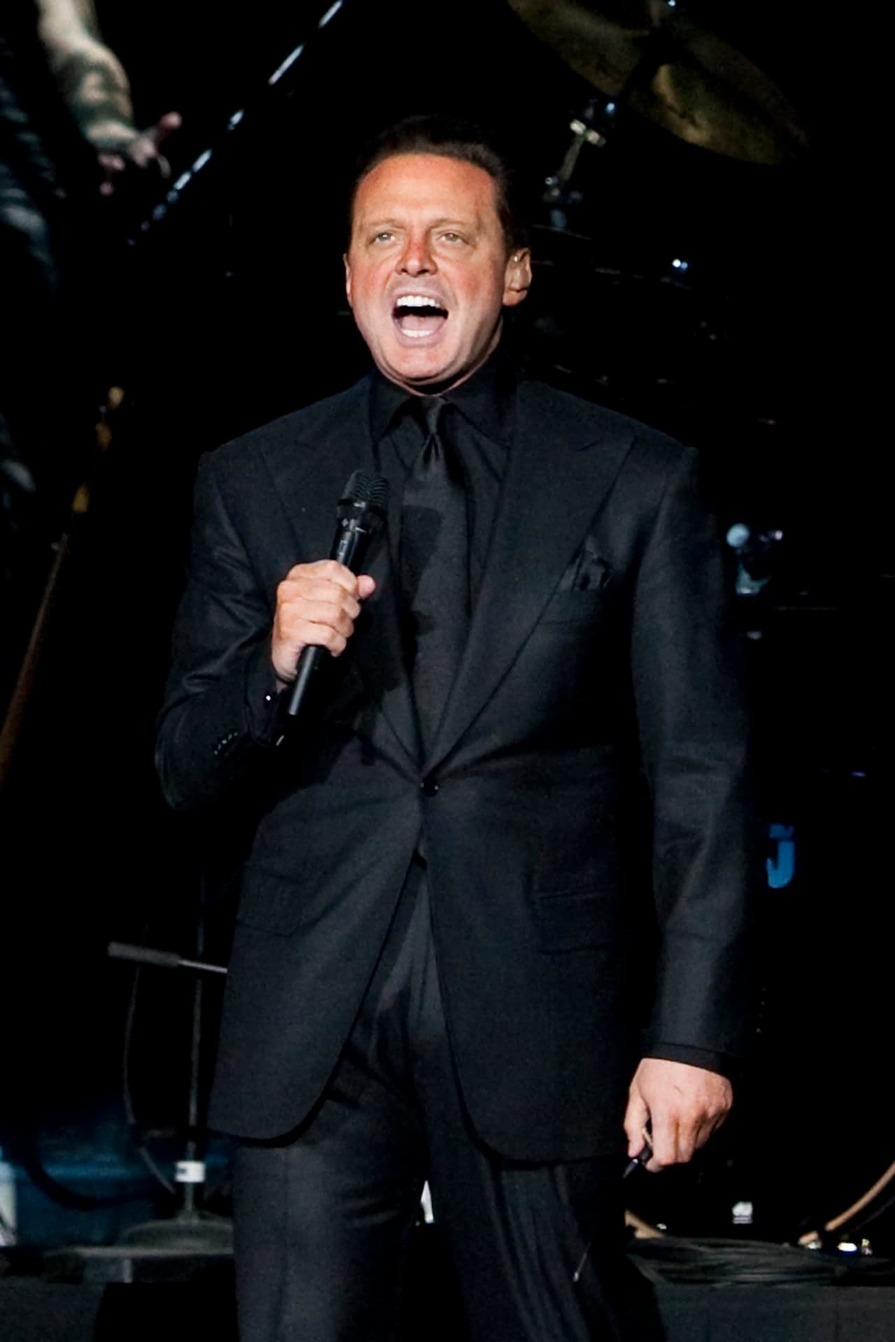 Incluso, se ha comentado que el actual Luis Miguel es un doble que fue contratado por su apoderado para seguir cobrando.