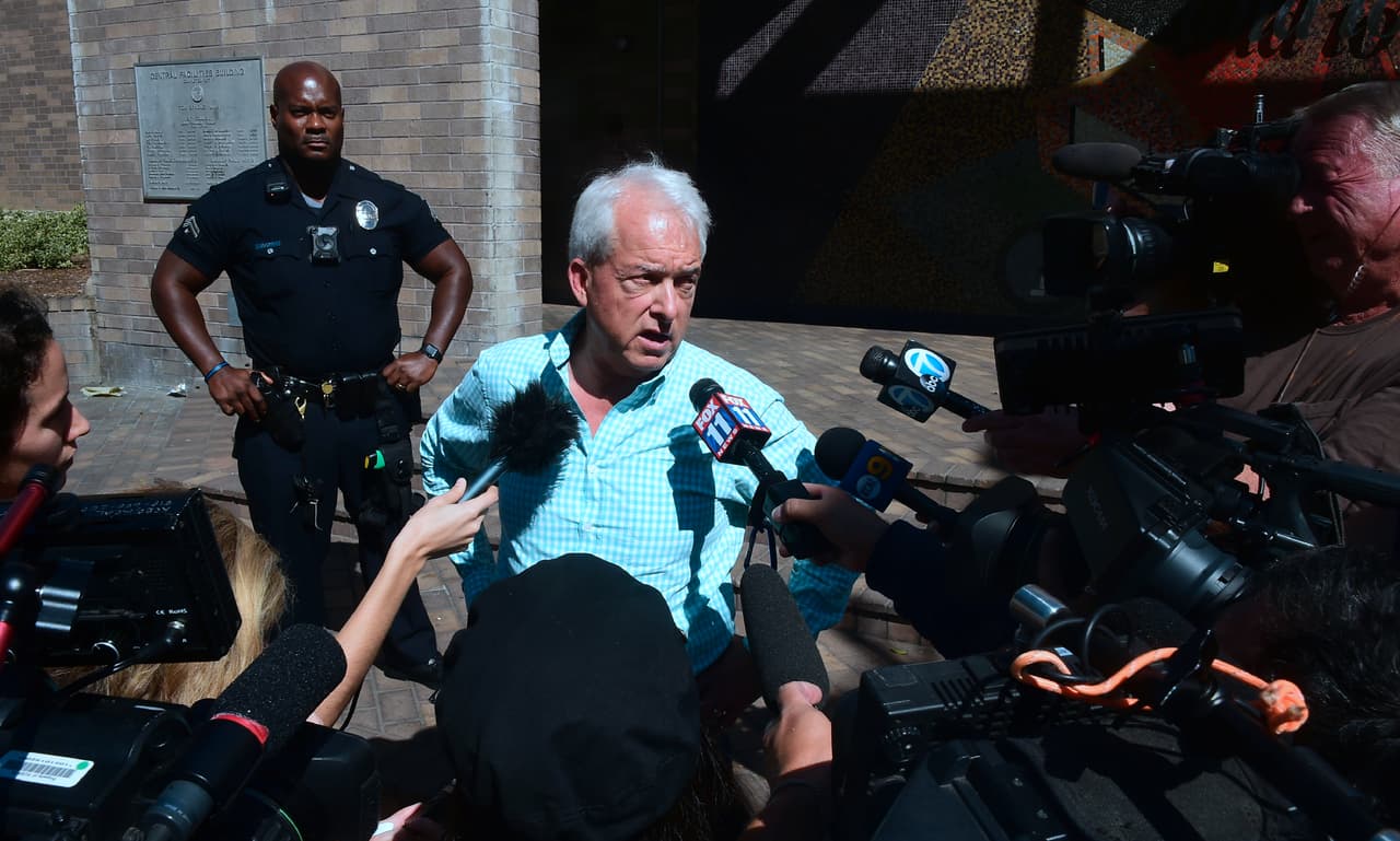 Cox, quien se enfrentó a Newsom en 2018 y quedó en segundo lugar, afirma que tiene 2 millones de dólares para gastar en la campaña y que cuenta con el apoyo de las bases conservadoras.
<br>