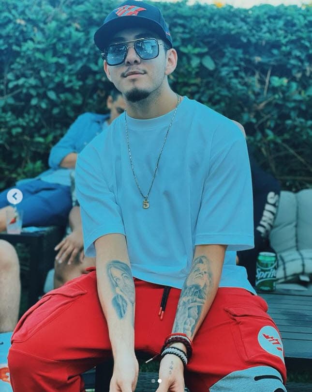 La tarde de este 8 de julio escribió un mensaje en Twitter del que, 
<b>al parecer, se arrepintió, <a href="https://www.univision.com/famosos/jenni-rivera-cumpleanos-johnny-lopez-juan-rosie">pues minutos después lo borró</a>. </b>
<br>