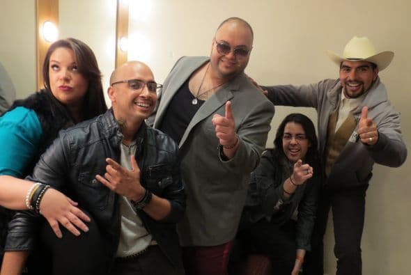 Claro, todo era risas y bromas antes de comenzar el show...