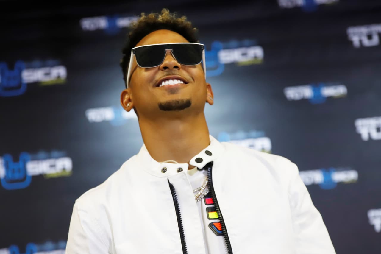 Pudo referirse al escándalo de la escena que en su juventud protagonizó en una película dirigida al público gay. Por esa actuación, se disculpó a inicios de este año.