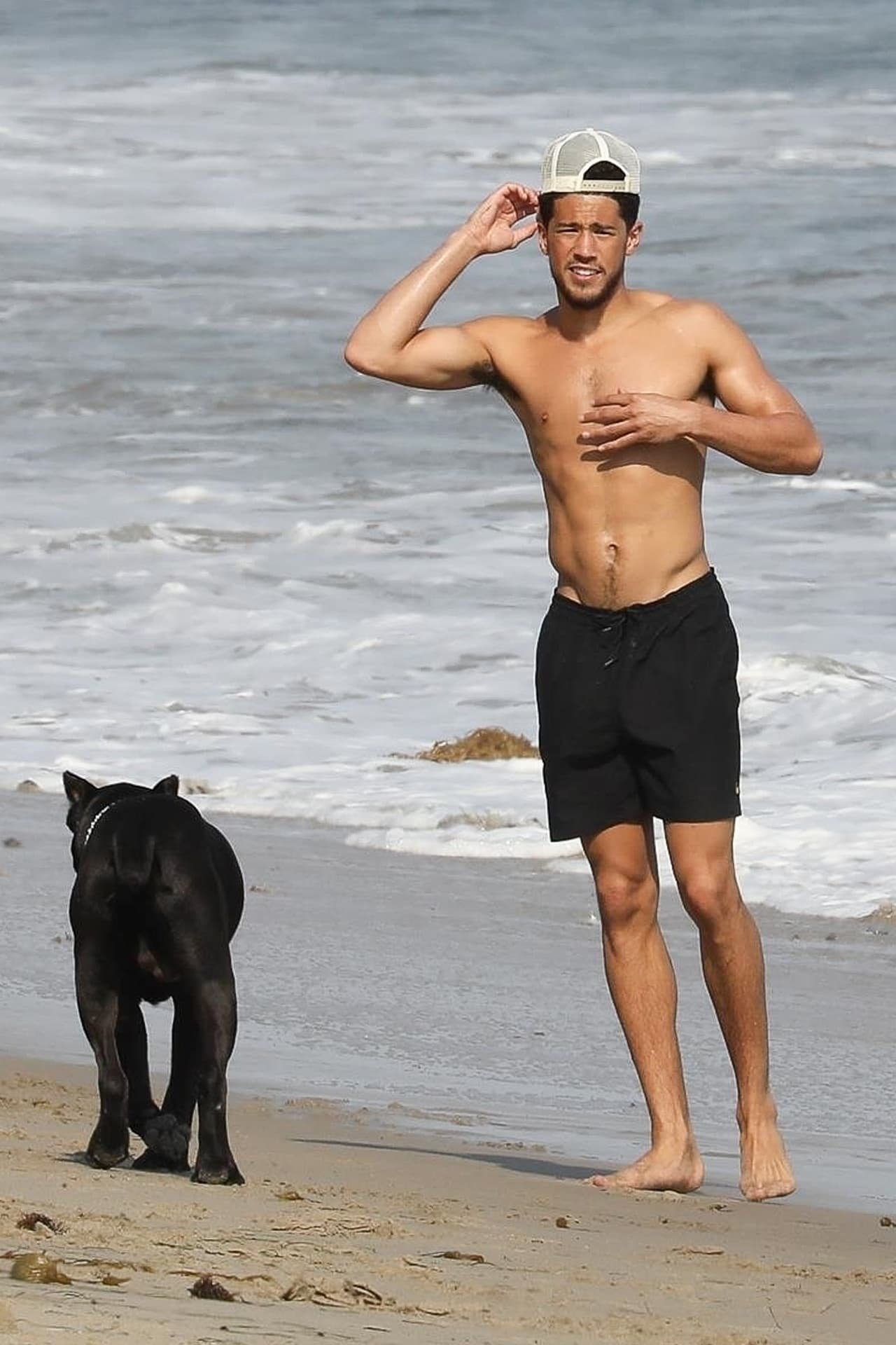 En las imágenes se aprecia a 
<b>Devin</b> jugando con su inseparable perro Haven.
<br>