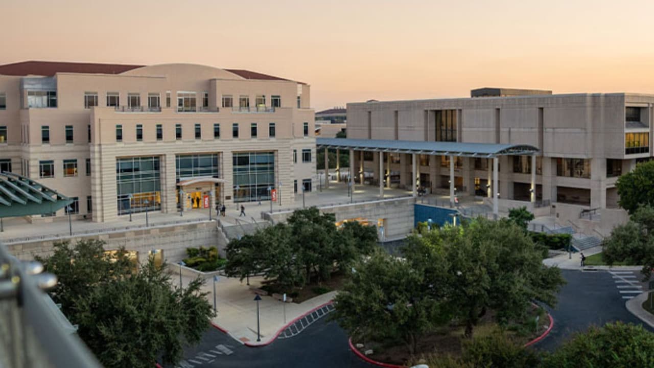 Tras falsas amenazas que causaron el desalojo en UTSA refuerzan seguridad en el campus