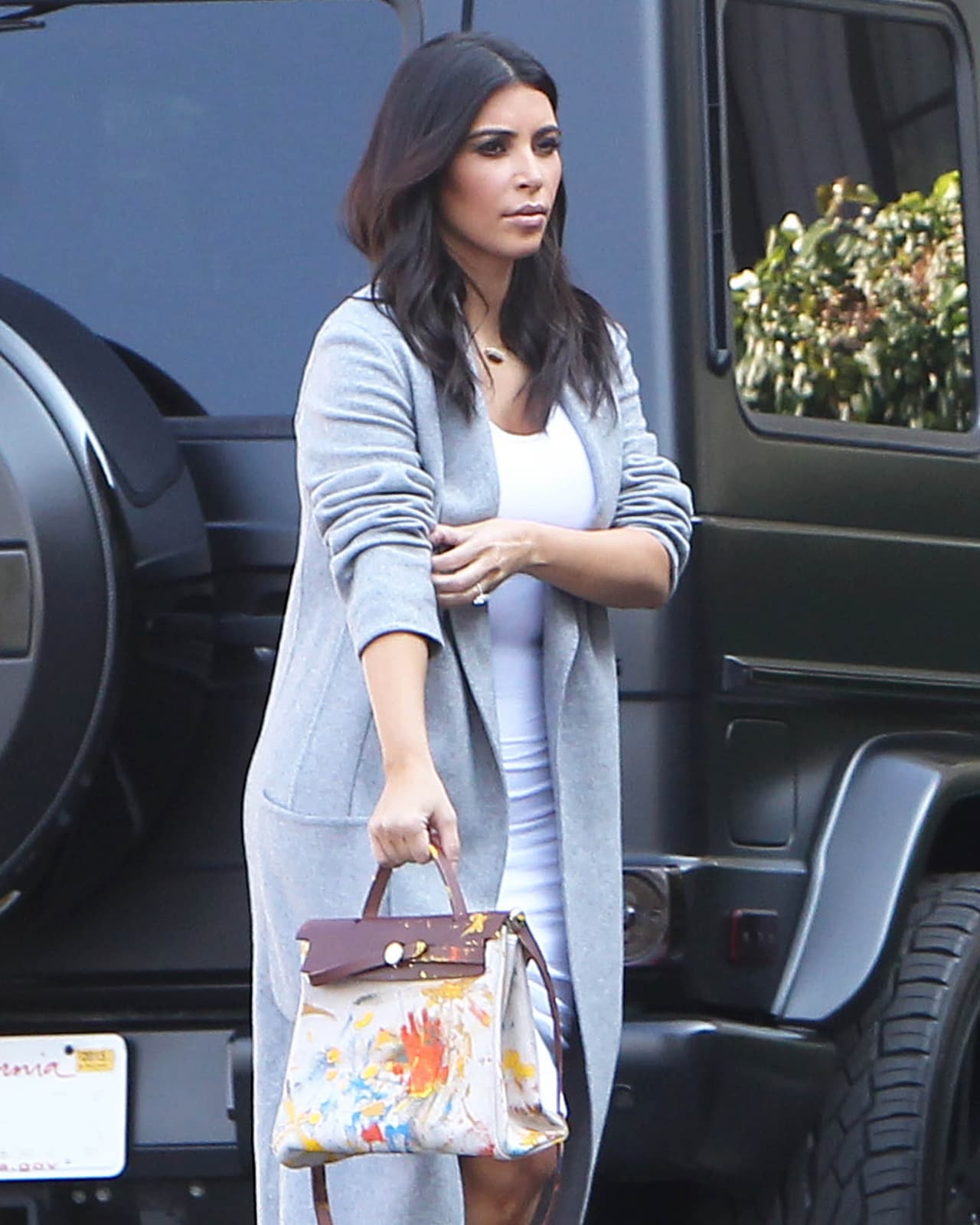 Un bolso de la marca Hermès, como el de Kim Kardashian, puede costar desde 1,000 hasta 60,000 dólares, dependiendo el modelo.