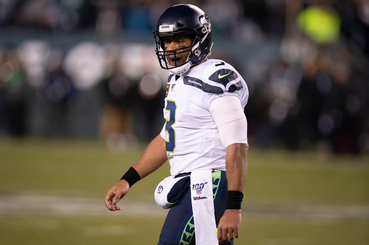 <b>Lo que Russell desea…</b>
<br>El QB #3 de los Seahawks se ha caracterizado en su carrera por buscar una gran cantidad de pases profundos, considerado su potencia en el brazo, buena visión en el campo y adecuada movilidad, por eso necesita un arma profunda, como lo es Antonio Brown.