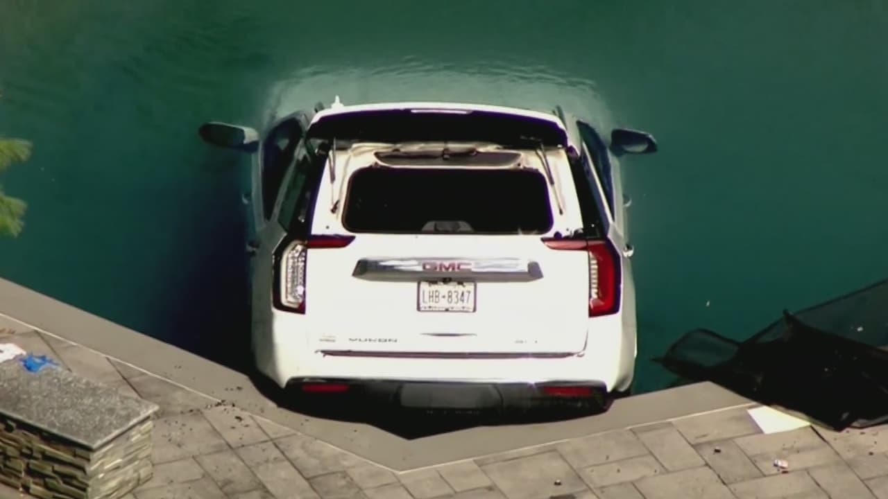 Una conductora muere tras chocar contra un árbol y terminar dentro de una piscina en Long Island
