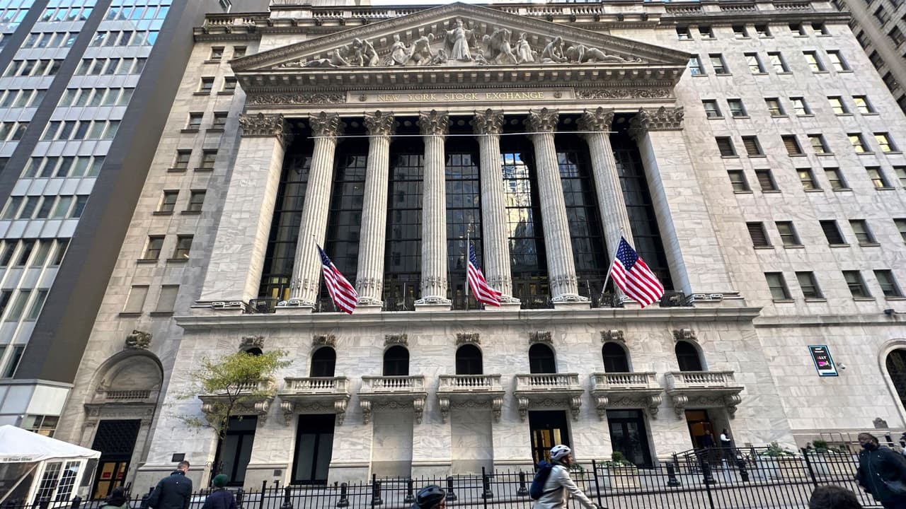 Movilizaciones por Día del Trabajo: Policía de Nueva York realiza múltiples arrestos cerca de la Bolsa de Valores