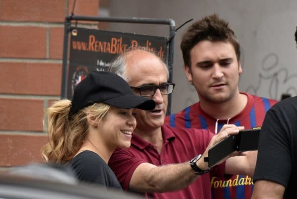 Nada creída, Shakira se portó de lo más linda con sus fans.