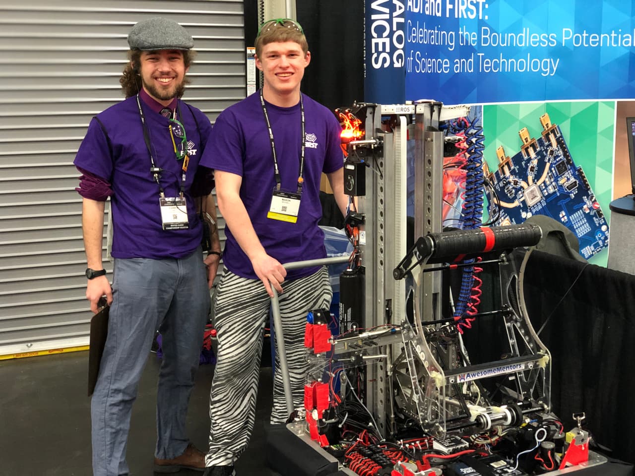 Este campeonato de robótica es la celebración más grande del mundo de ciencia, tecnología, ingeniería y matemáticas dirigida a estudiantes.