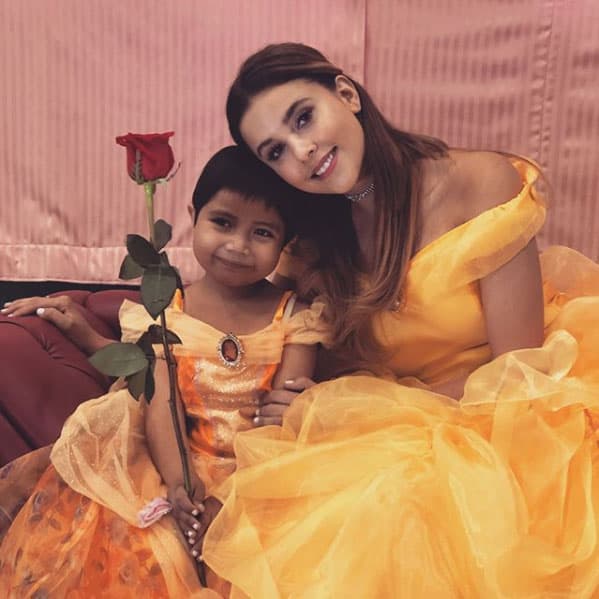 <b><a href="http://www.univision.com/temas/paulina-goto">Paulina Goto</a></b> hizo muy feliz a una pequeñita que padece cáncer, las dos se disfrazaron de la princesa 'Bella', personaje de la 'Bella y la Bestia'.