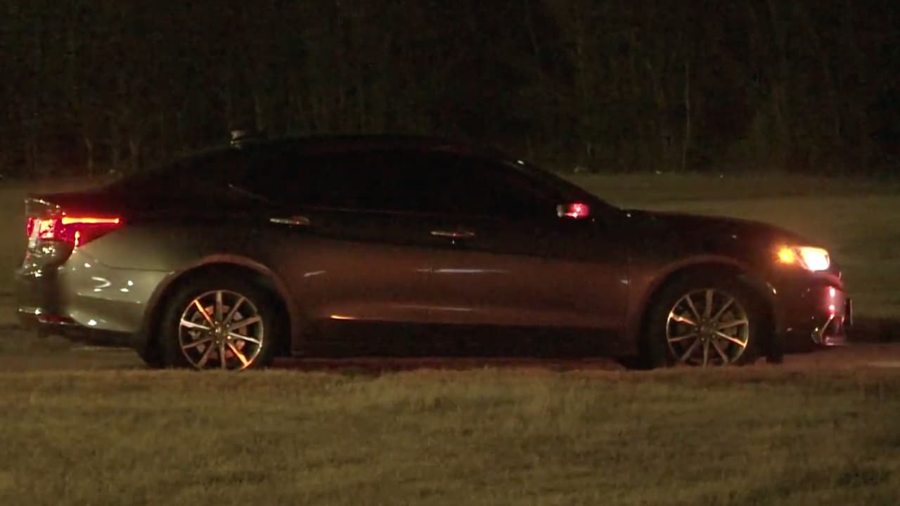 Un condcutor de Uber que se dirigía al aeropuerto para recoger a una persona vio lo ocurrido y colabora en la investigación.