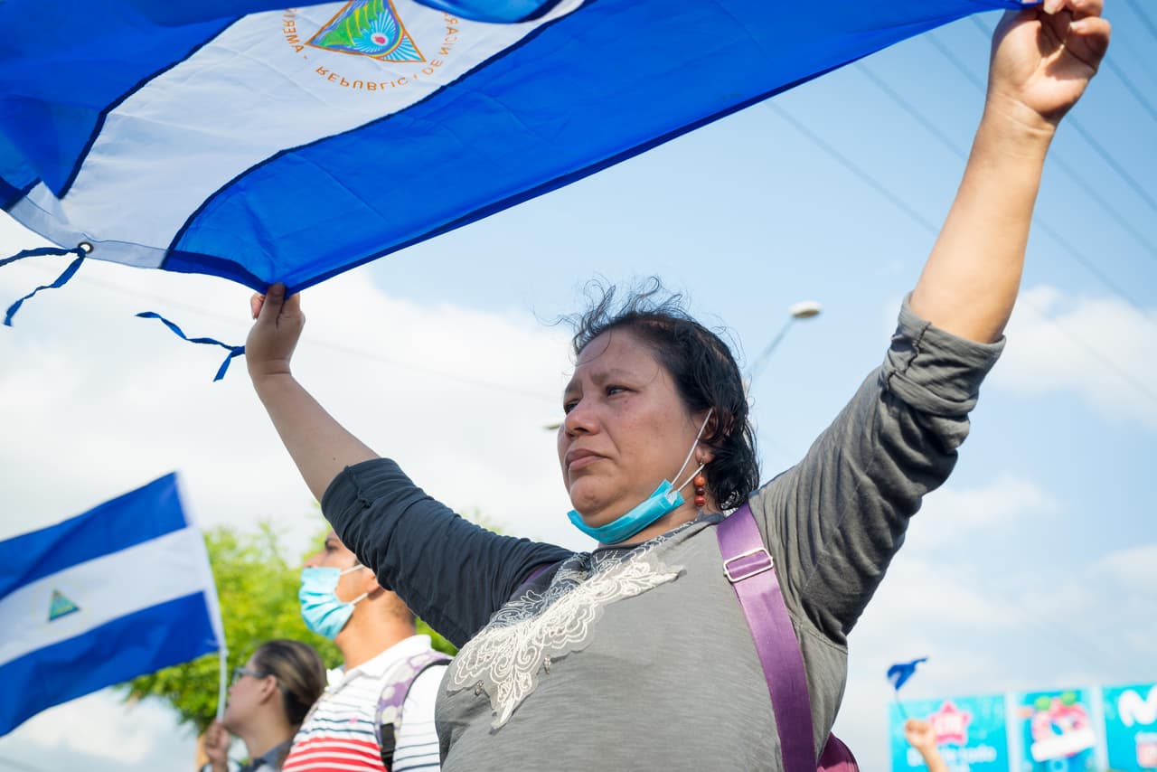 Las manifestaciones, lideradas por los estudiantes, fueron reprimidas por policías, antimotines y las llamadas turbas sandinistas (grupos afines al gobierno) dejando un saldo de al menos 38 muertos, cientos de detenidos (algunos de los cuales ya han sido liberados) y un número incierto de heridos y desaparecidos.