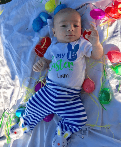 Liam se veía encantador con esta playera especial para celebrarla.