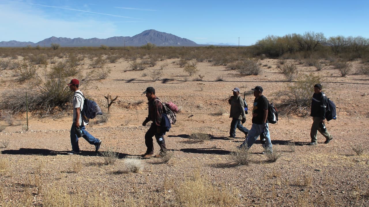Inmigrantes con historial delictivo reingresan al país por la frontera de Arizona luego de ser deportados varias veces