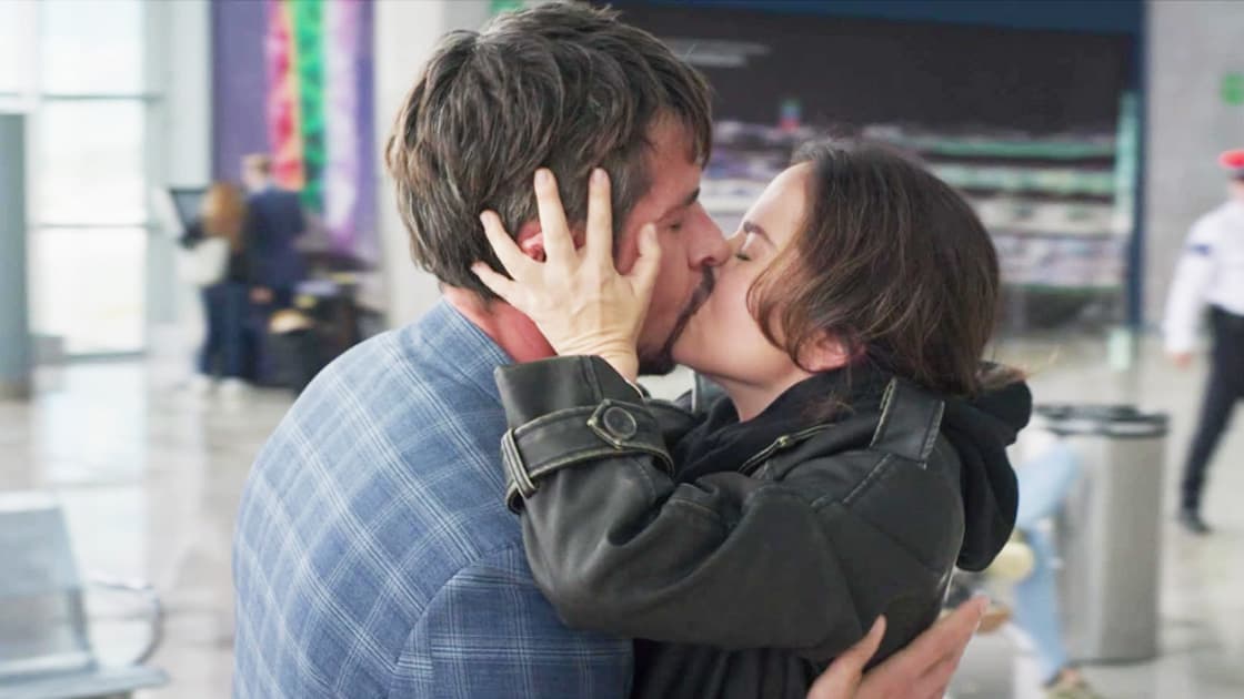 Rebeca y Camilo se despiden apasionadamente | Hermanas, Un amor Compartido | Capítulo 14