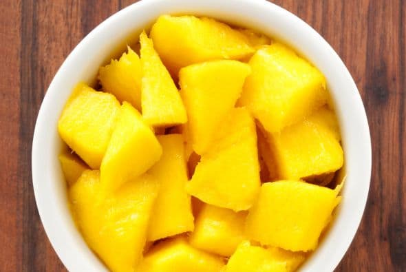 ¡No solo eso! El mango te ayuda a fortalecer tus huesos, mejorar tu digestión y hasta para bajar de peso. Pero no solo eso ya que te hablaremos de 5 propiedades increíbles que lo harán tu aliado perfecto de belleza.