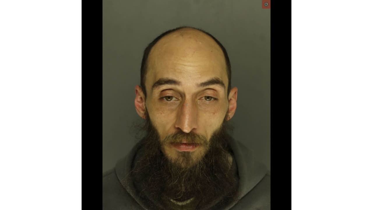 Acusado de provocar incendio en la casa del gobernador de Pensilvania habría usado “bombas molotov”