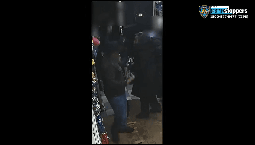 Buscan  a sujeto que le cortó la cara a un trabajador de bodega en Brooklyn