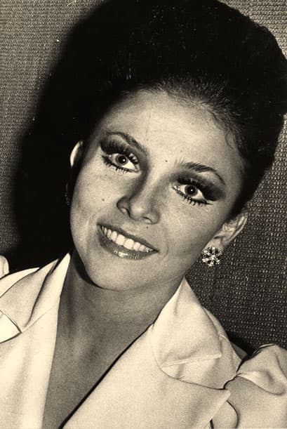 "Madre soltera, famosa y joven, y luego con Manuel que había estado casado quien sabe cuántas veces", recordó la actriz. 
<br>