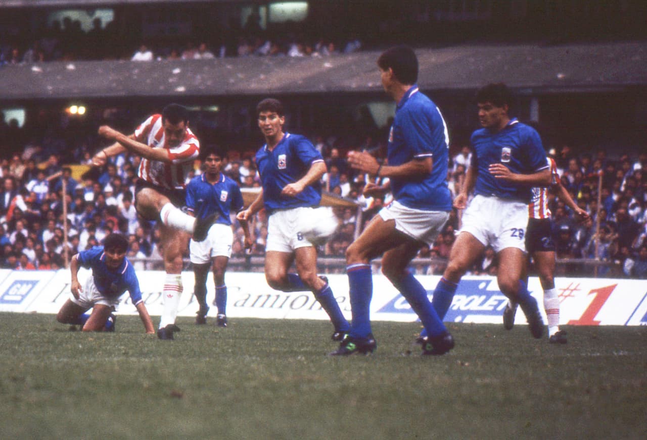 El paso de José Manuel de la Torre por el Cruz Azul fué muy corto ya que llegó en 1993 y se fue en 1995 sin haber conquistado ningún título.