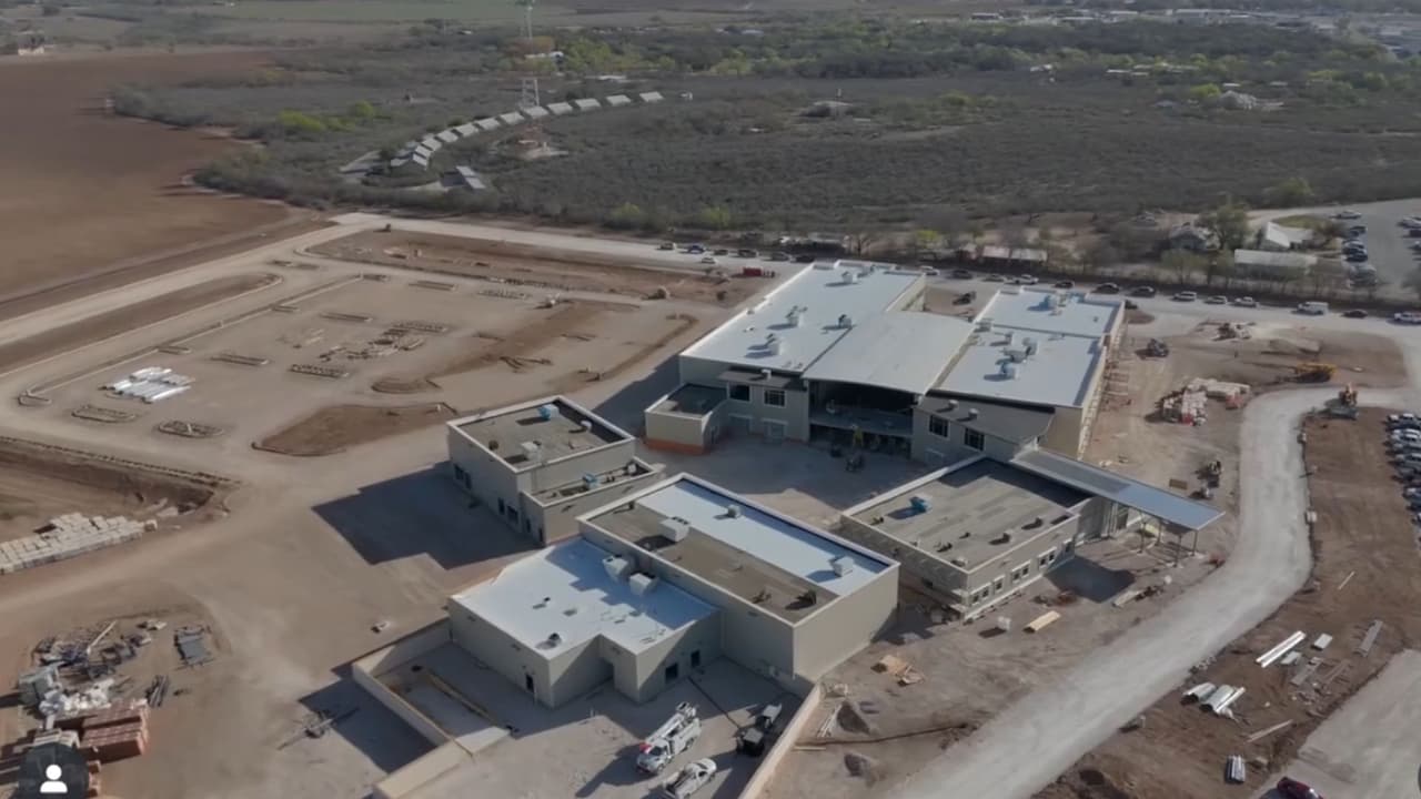 Uvalde se prepara para inauguración de primaria Legacy, que homenajea a las víctimas del tiroteo