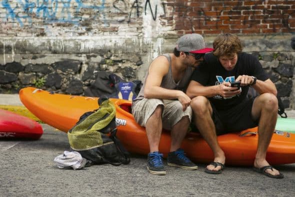 Rafa Ortiz y Joel Kowalski estudian el siguiente tramo del viaje durante el Primer Descenso Red Bull: Proyecto Michoacán, en Uruapan, MI, México, 24 de Noviembre, 2013.