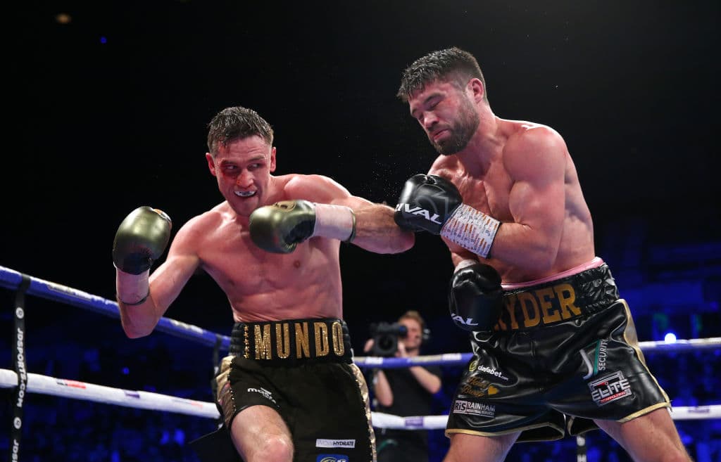Como toda su familia, el boxeador comenzó entrenando con el coach Joe Gallagher.
<br>