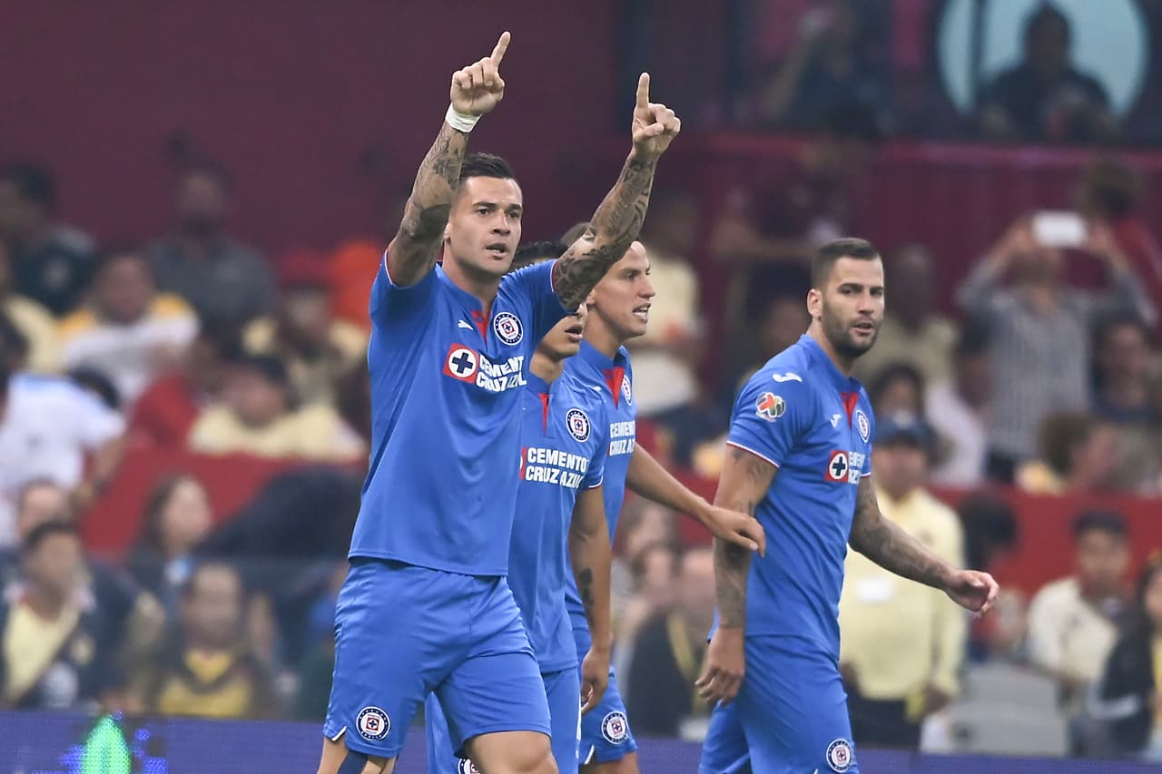 Y a los 15 minutos de partido Cruz Azul se iba adelante 1-0 con la conversión eficaz de la pena máxima por parte del delantero argentino.