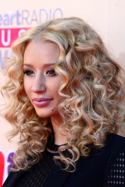 Un acercamiento a los ricitos de oro de Iggy.