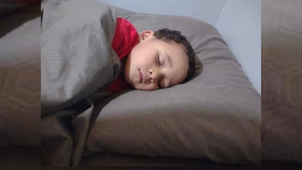 El misterioso caso del niño que fue hallado solo en la calle durante la madrugada y nadie lo buscó por varios días