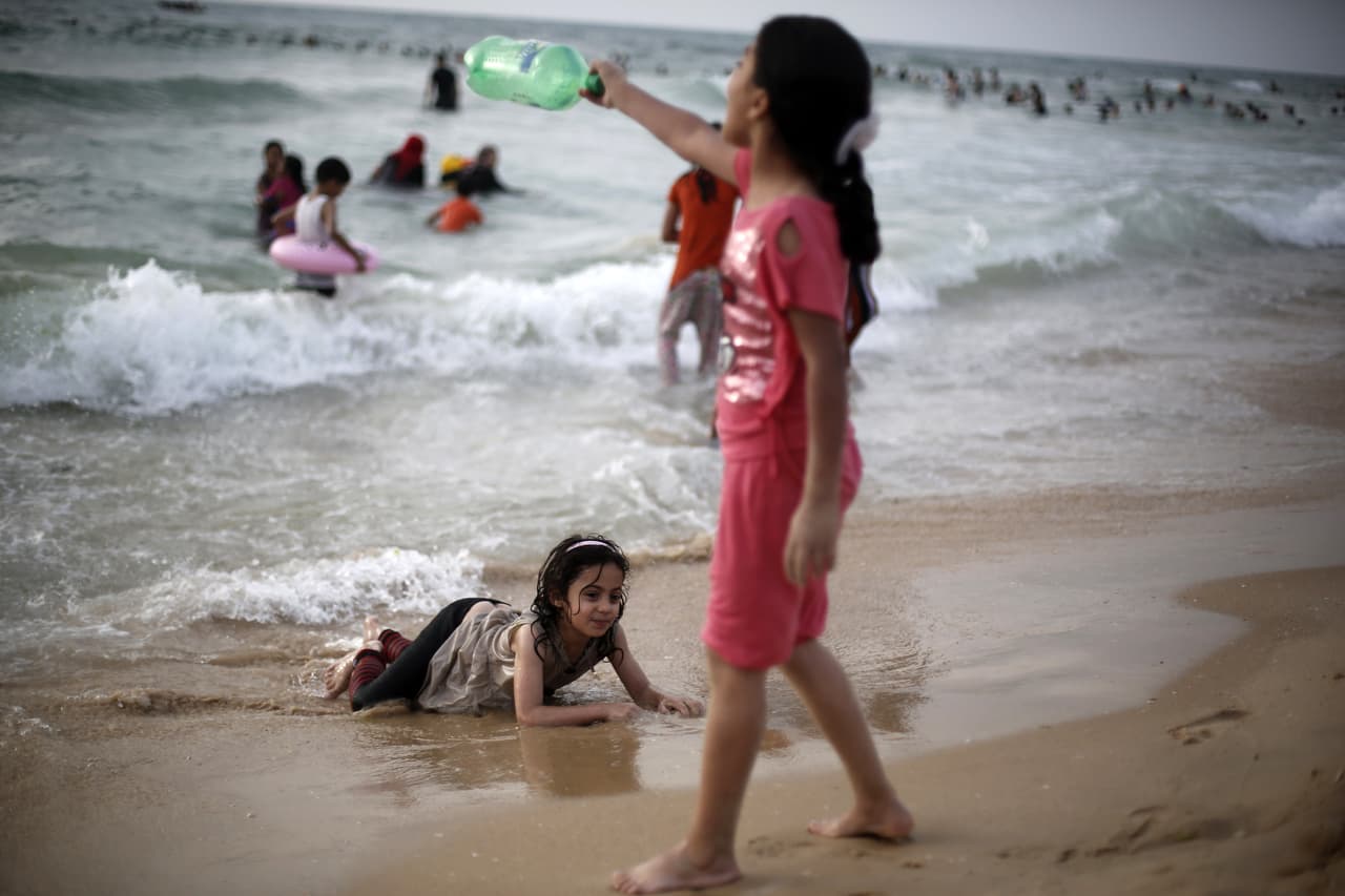 1-Antes de salir de casa, reúna a la familia y compartan reglas de seguridad, incluyendo teléfonos celulares y qué hacer en el caso de que la familia se separe (por ejemplo si un niño se pierden).