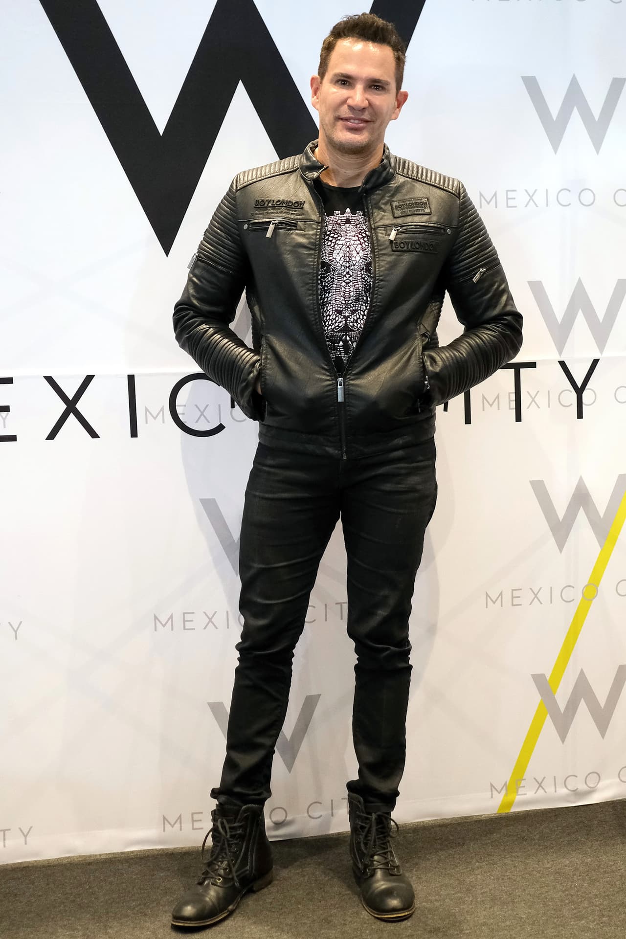 Julio Camejo llegó a México desde La Habana, Cuba, donde nació el 29 de octubre de 1977.