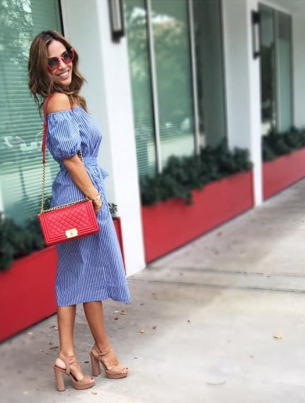 Un vestido ideal para lucir este verano y sumarse a la moda de los hombros al descubierto.