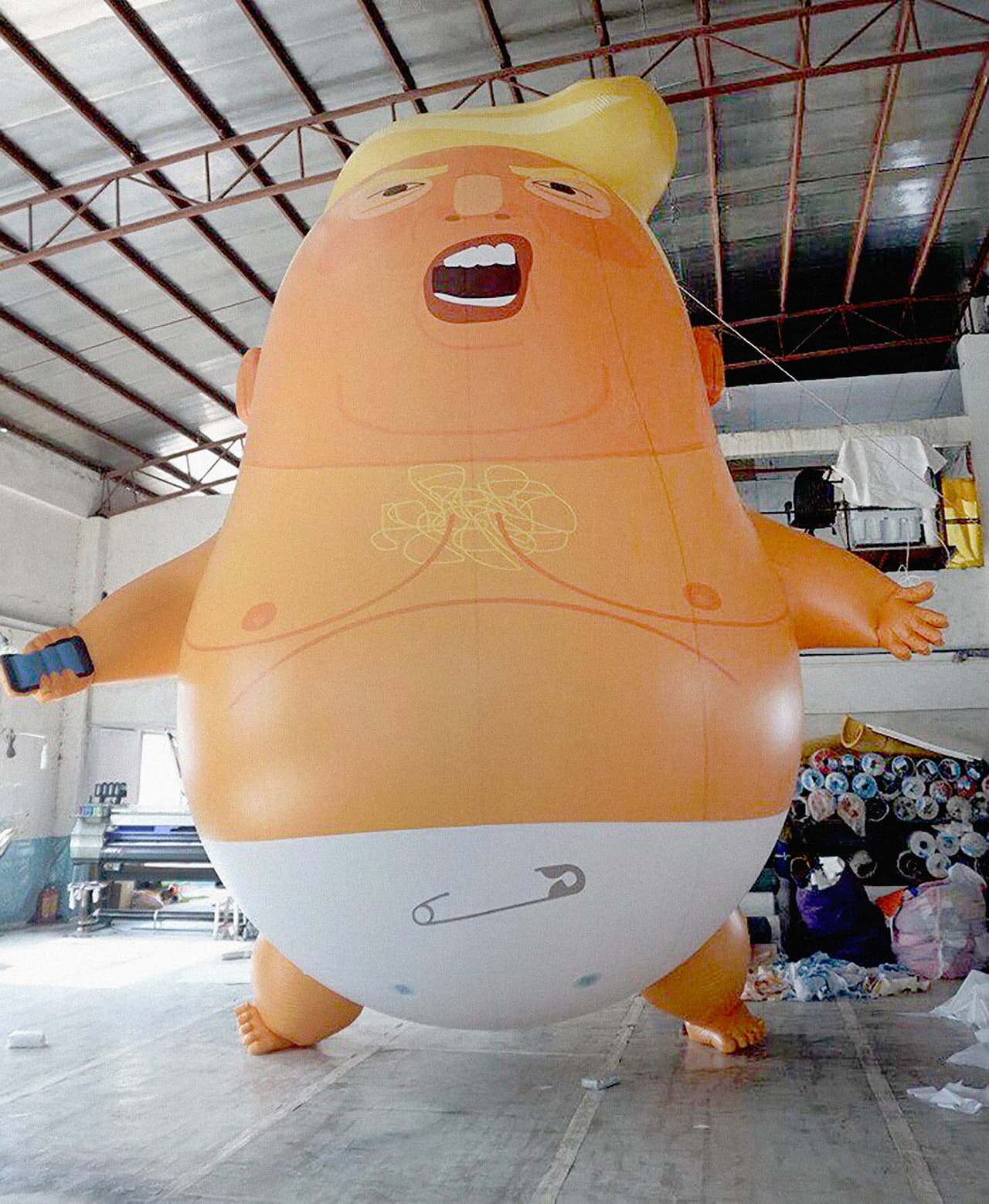 Los críticos creadores del proyecto 'bebé Trump', esperan que el inflable pueda sobrevolar el centro de Londres justo cuando el presidente visite el Parlamento.