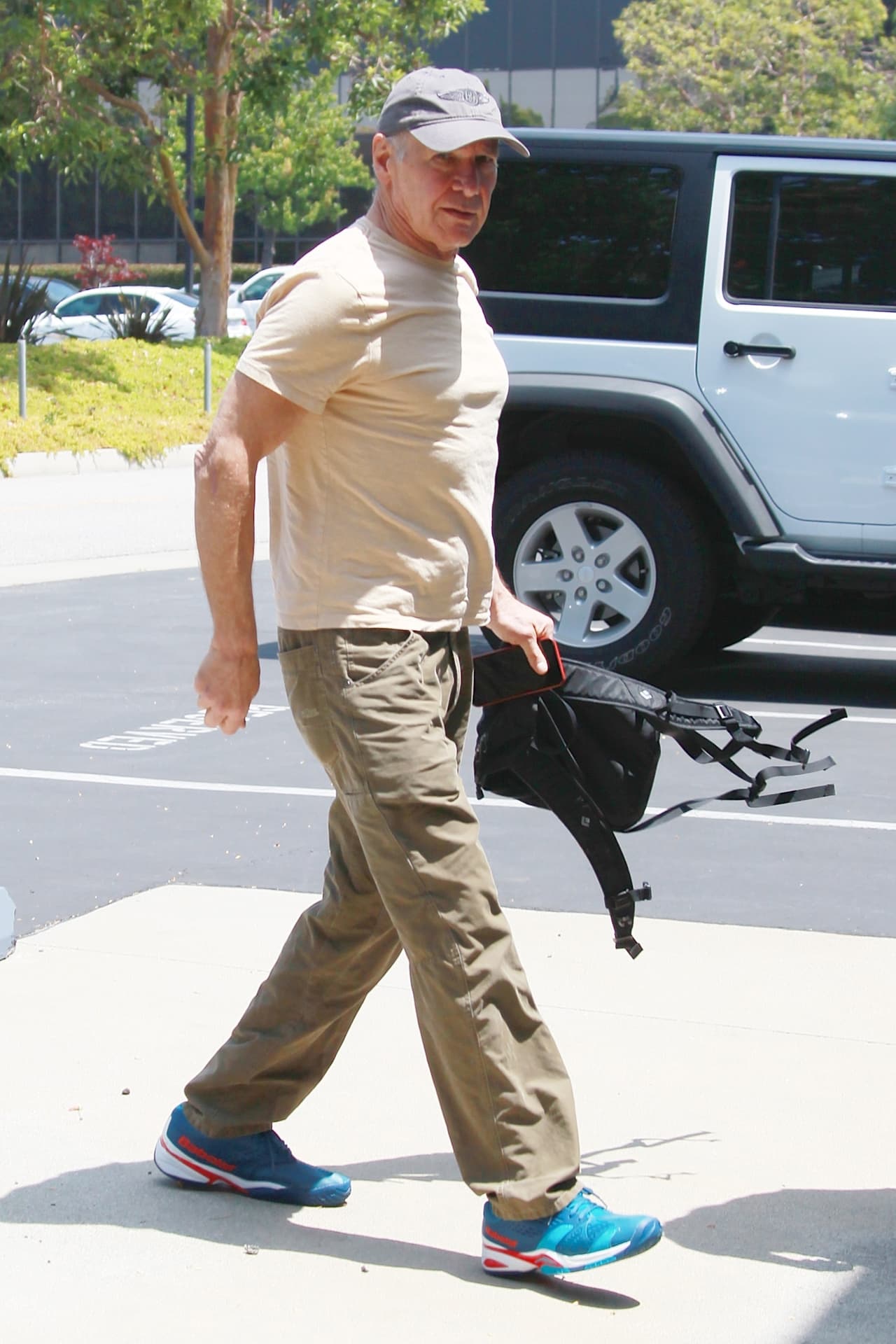 Harrison regresó con sus acompañantes de inmediato y les contó cómo le fue.