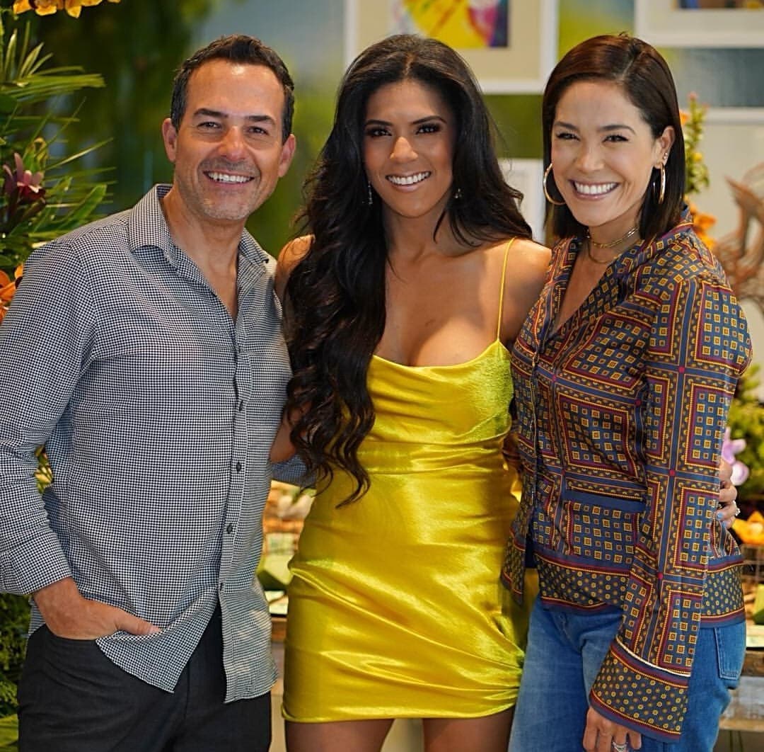 Carlos Calderón y Karla Martínez también estuvieron presentes. Con una gran sonrisa inmortalizaron el momento en esta fotografía.
<br>