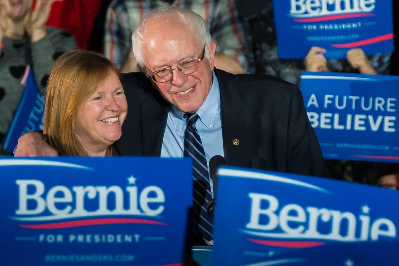 Bernie Sanders y su esposa Jane en Des Moines