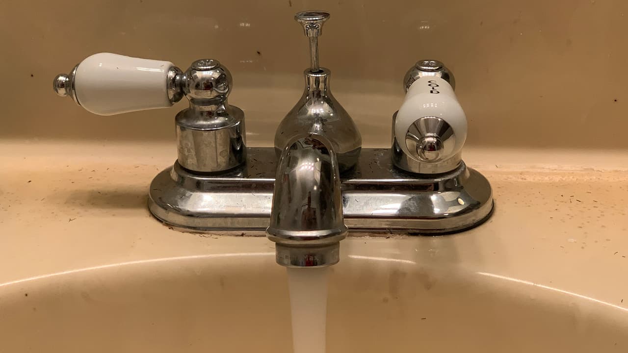 Aviso urgente de no usar el agua en Lake Jackson ante posible presencia de peligrosa ameba