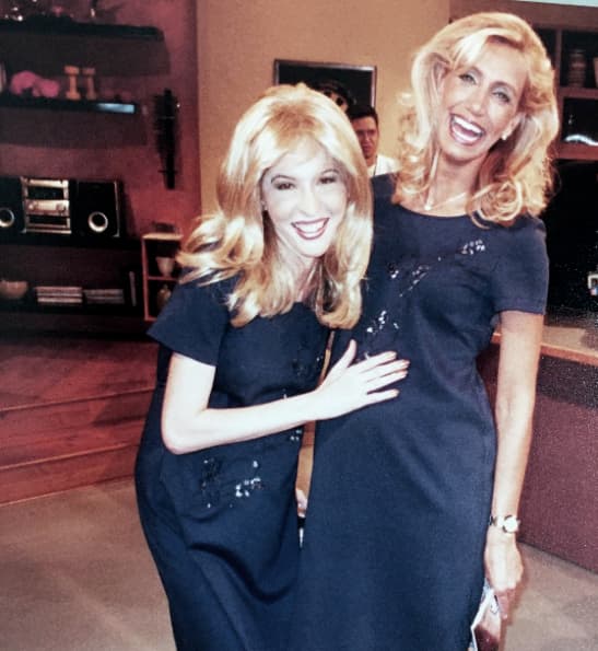 Con la fallecida humorista ‘Cachita’ quien fuera parte de sus más aventuradas locuras.