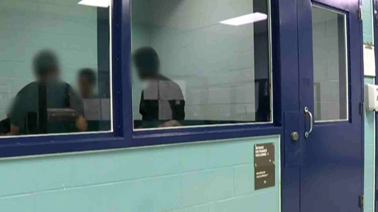 Hablemos de Inmigración | Muertes bajo custodia de ICE alcanzan cifras récord